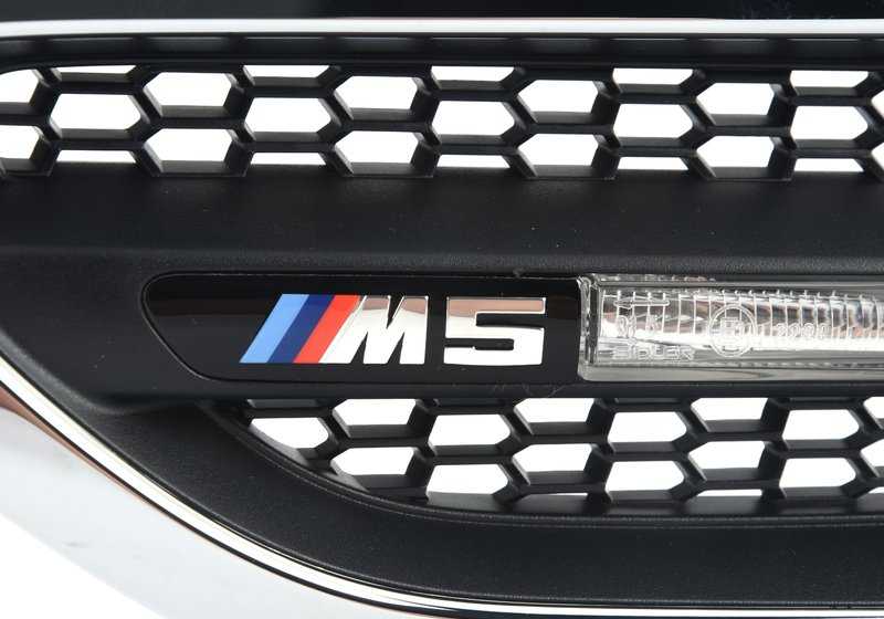 Rejilla decorativa lateral izquierda OEM 51134805797 para BMW F10. Pieza original BMW.