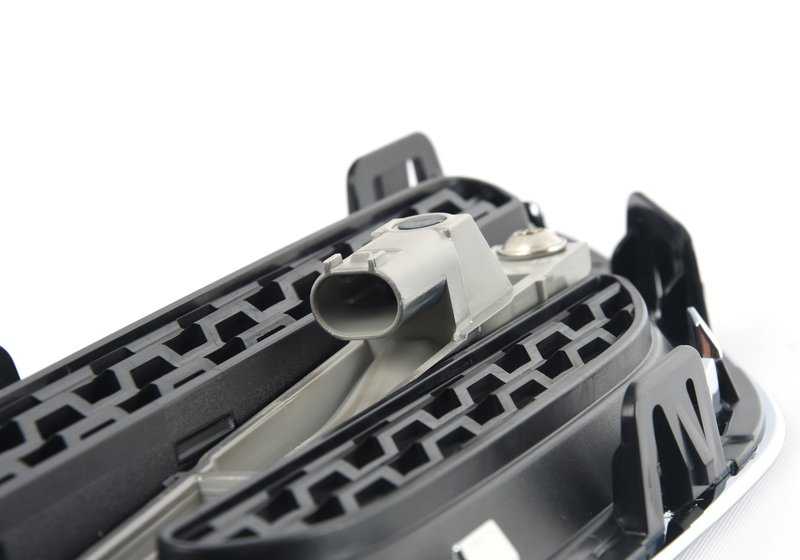 Rejilla decorativa lateral izquierda OEM 51134805797 para BMW F10. Pieza original BMW.