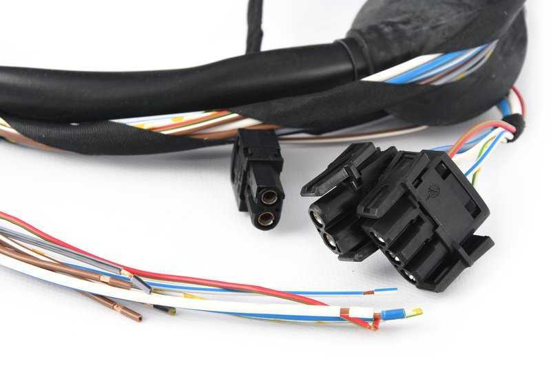 Hazlo para un repuesto de coche BMW similar a este ejemplo:  

Cableado de reparación portón trasero OEM 61128368011 para BMW E36. Original BMW.