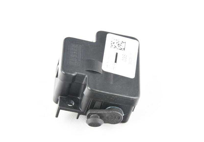 Motor de cierre de tapa de carga OEM 61136805424 para BMW i3 {I01} versiones 60Ah, 94Ah y 120Ah, con o sin Rex. Compatible con modelos de 2013 a 2022. Repuesto original BMW.