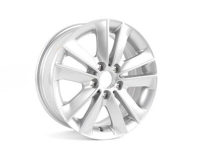 Llanta de aleación original BMW diseño V-Radio 141 plata 17" OEM 36116775621 para BMW E81, E82, E87, E88. Compatible con varios motores y versiones. Original BMW.