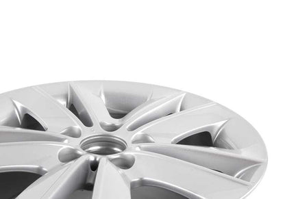 Llanta de aleación original BMW diseño V-Radio 141 plata 17" OEM 36116775621 para BMW E81, E82, E87, E88. Compatible con varios motores y versiones. Original BMW.