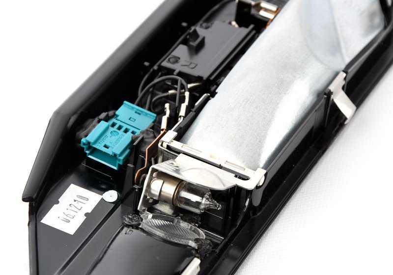 Luce di lettura degli interni a destra OEM 63312269516 per BMW E38. BMW originale.