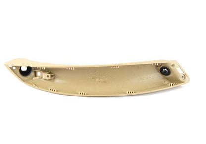 À l'intérieur de la porte gauche de Maneta 51417135155 pour BMW Z4 E85, E86. Couleur beige d'origine BMW Scare.