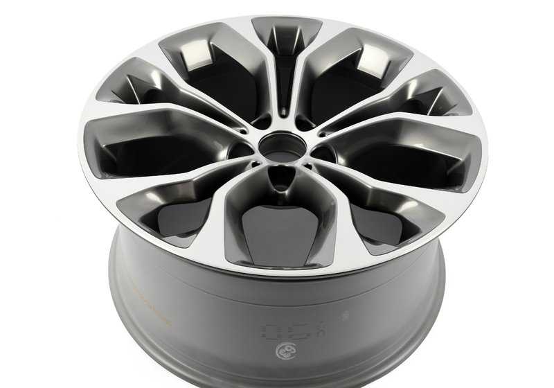 Pneu de liga de liga original BMW Design Y-Spoke 451 Bicolor 20 "OEM 36116853959 Para BMW X5 F15 e X6 F16. Ideal para o eixo dianteiro. Inclui tapacubos e parafusos. BMW original.