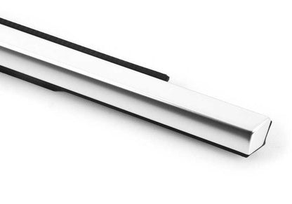 Embellecedor exterior puerta trasera izquierda aluminio OEM 51357410037 para BMW X3 G01 y F97. Original BMW.