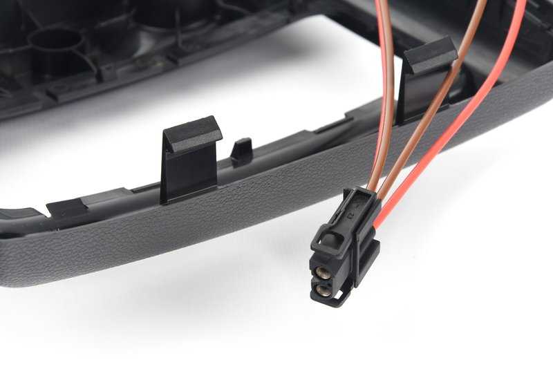 Embellecedor trasero negro OEM 51167150155 para BMW Serie 3 E90 y E91 (316d, 316i). Compatible con modelos fabricados entre 2008 y 2011. Original BMW.