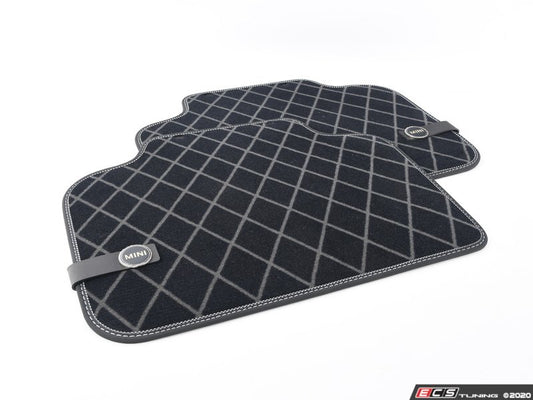 Juego de alfombrillas textiles traseras negras OEM 51472447612 para MINI Countryman F60 con volante a la izquierda. Original MINI.