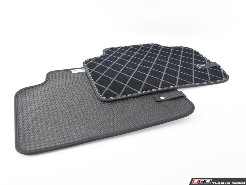 Juego de alfombrillas textiles traseras negras OEM 51472447612 para MINI Countryman F60 con volante a la izquierda. Original MINI.