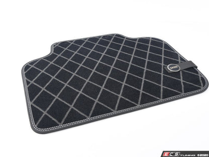 Juego de alfombrillas textiles traseras negras OEM 51472447612 para MINI Countryman F60 con volante a la izquierda. Original MINI.