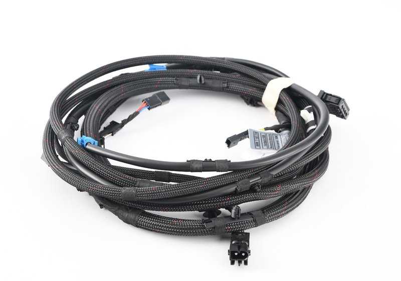 Capota wiring OEM 54377183319 for BMW E93 (318i, 320d, 320i) with electric hood. Compatible with models between 2008 and 2013. Original BMW piece.