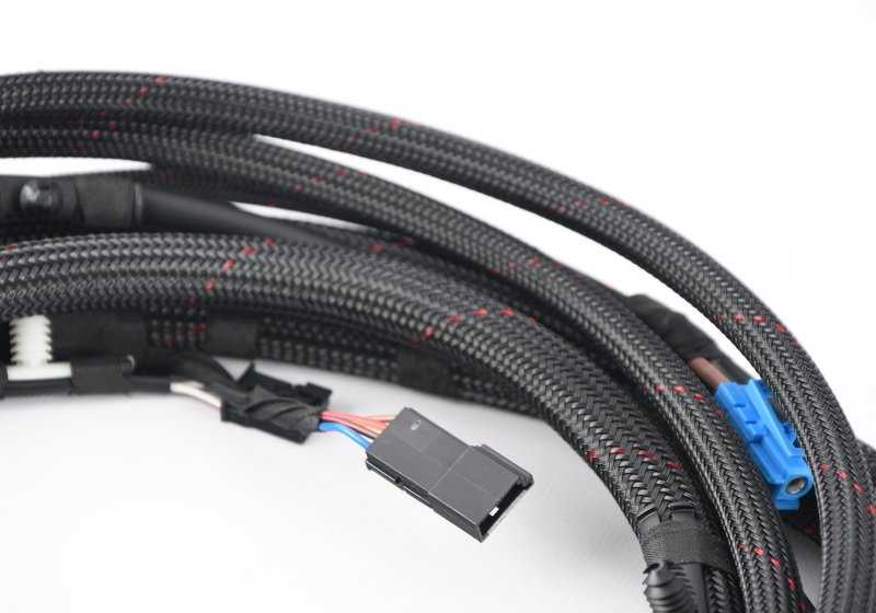 Capota wiring OEM 54377183319 for BMW E93 (318i, 320d, 320i) with electric hood. Compatible with models between 2008 and 2013. Original BMW piece.