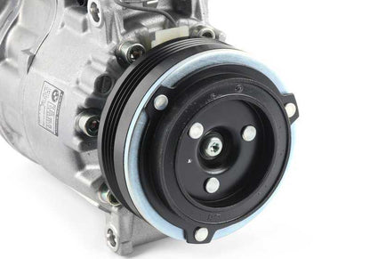 Compressore di aria condizionata per BMW X5 E53 (OEM 64526918000). BMW originale.