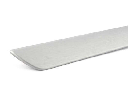 Moldura decorativa de aluminio puerta trasera derecha OEM 51428044820 para BMW E60, E60N, E61, E61N. Original BMW.