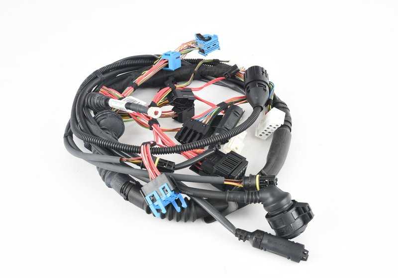 Cableado del motor y módulo de transmisión OEM 12517516998 para BMW E39. Arnés de cables original BMW, ideal para solucionar fallos eléctricos del motor o la transmisión. Compatibilidad exclusiva con BMW E39. Original BMW.
