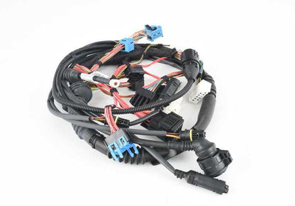 Cableado del motor y módulo de transmisión OEM 12517516998 para BMW E39. Arnés de cables original BMW, ideal para solucionar fallos eléctricos del motor o la transmisión. Compatibilidad exclusiva con BMW E39. Original BMW.