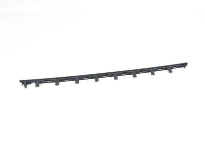 A porta frontal esquerda decorativa do OEM 51417279347 para BMW F30, F30N, F31, F31N, F35, F35N, F80, F80N. BMW original de cor preta.