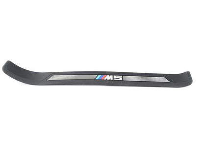 Embellecedor entrada puerta delantera derecha OEM 51472466368 para BMW E39. Pieza original BMW.