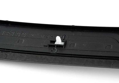 Embellecedor entrada puerta delantera derecha OEM 51472466368 para BMW E39. Pieza original BMW.