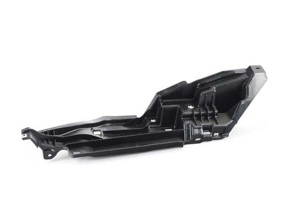 Soporte derecho OEM 51433420864 para BMW Z4 E86. Pieza original BMW. Ideal para fijación interior, parte de la moldura de los pilares A, B o C.