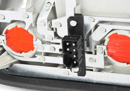 Piloto trasero derecho OEM 63218353270 para BMW E36. Original BMW.
