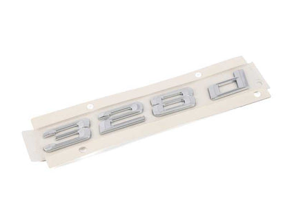 Emblema trasero "328d" OEM 51147374837 para BMW F30, F31, F34. Original BMW.
