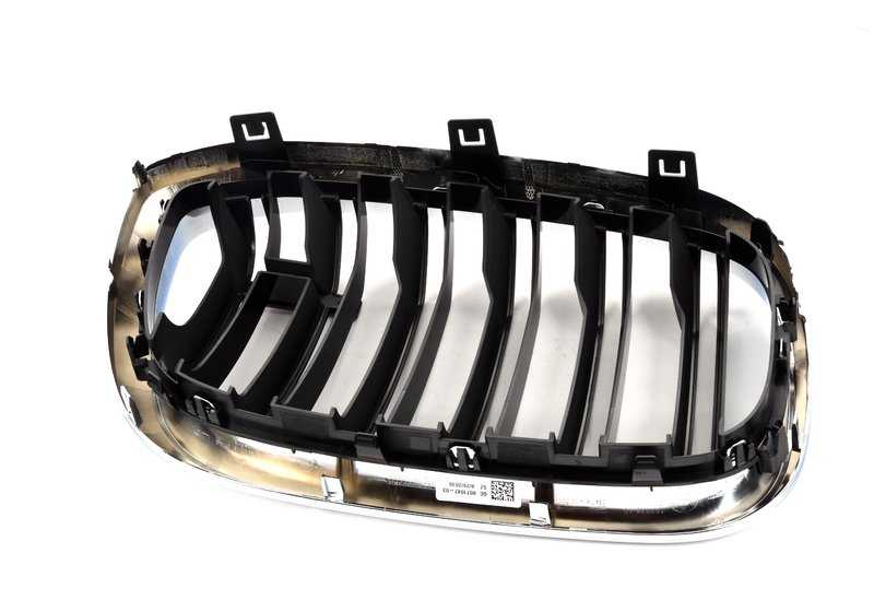Rejilla embellecedora delantera izquierda OEM 51118071047 para BMW X4 M Competition F98 (UJ01, UJ02) 2019-2021. Pieza original BMW.