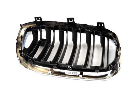 Rejilla embellecedora delantera izquierda OEM 51118071047 para BMW X4 M Competition F98 (UJ01, UJ02) 2019-2021. Pieza original BMW.