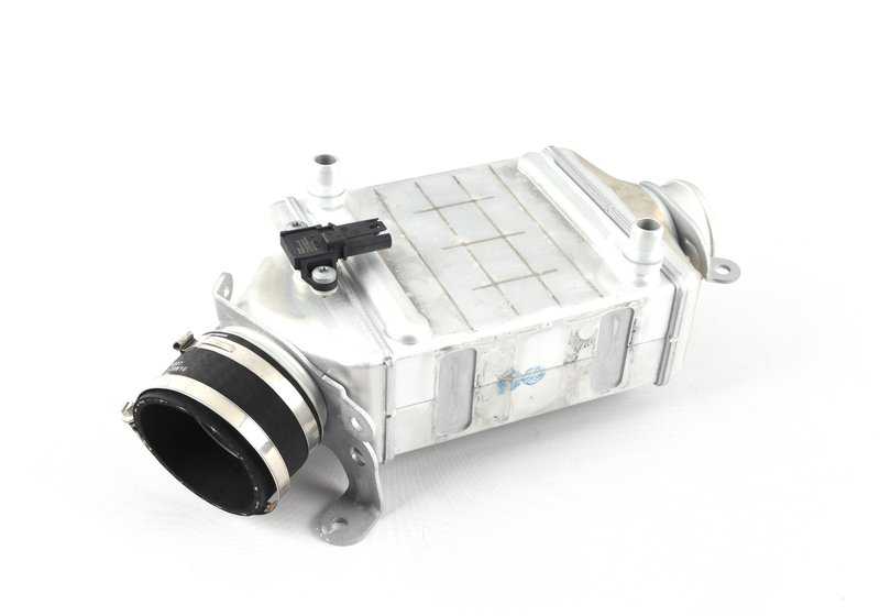 Intercooler OEM 17517589469 für BMW X5 E70 (MGY01, MGY02) und BMW X6 E71 (GZ01, GZ02 -Modelle). Kompatibel mit S63 -Motoren. Original BMW.