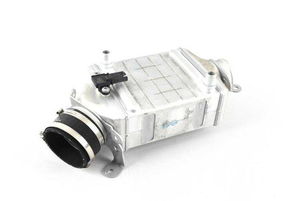 Intercooler OEM 17517589469 für BMW X5 E70 (MGY01, MGY02) und BMW X6 E71 (GZ01, GZ02 -Modelle). Kompatibel mit S63 -Motoren. Original BMW.