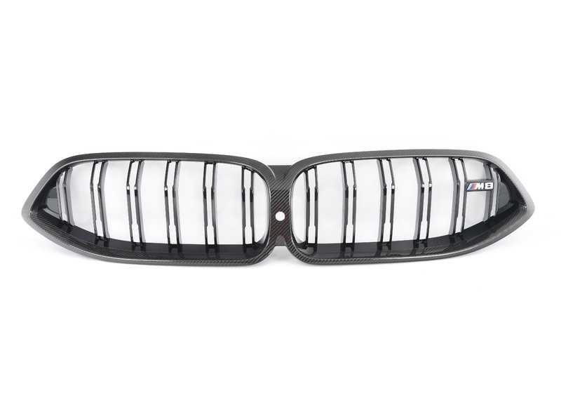 Rejilla delantera M Performance carbono OEM 51712462821 para BMW F91, F92, F93 M8 Competition. Mejora estética con logotipo M8. Sustituye la pieza original de serie. Original BMW.