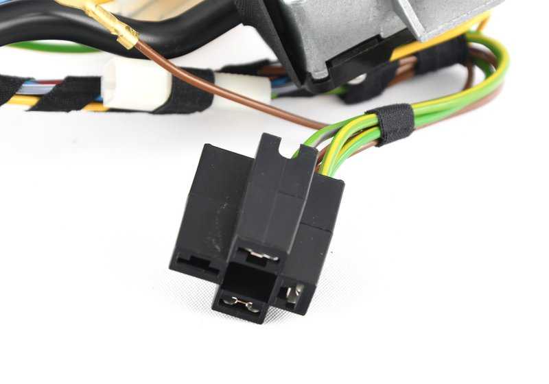 Interruttore intermittente, luci corte e lunghe OEM 61311368258 per BMW E28. BMW originale.