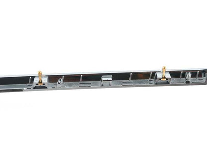 Painel de carbono preto direito embelezado 51458057629 para BMW F80, F82, F83. BMW original.