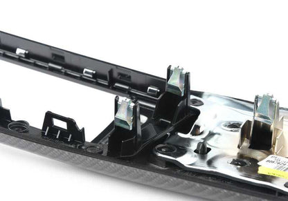 Painel de carbono preto direito embelezado 51458057629 para BMW F80, F82, F83. BMW original.