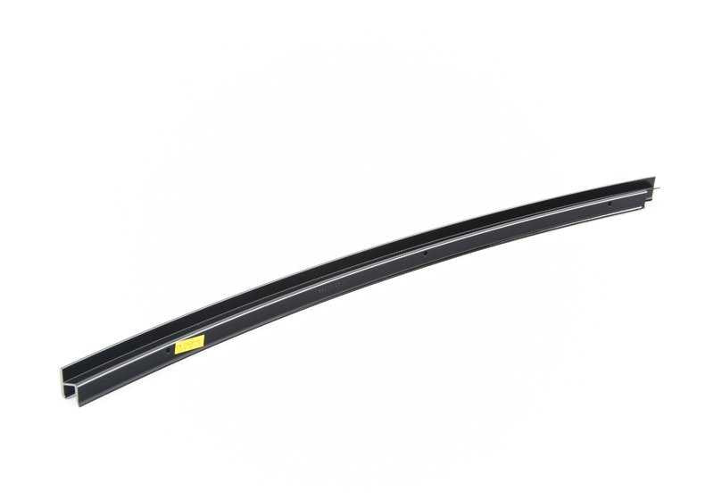 Embellecedor guía exterior ventanilla izquierda OEM 51357263385 para BMW F31, F31N. Acabado en negro brillo. Original BMW.