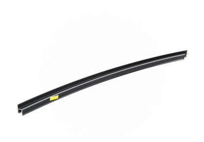 Embellecedor guía exterior ventanilla izquierda OEM 51357263385 para BMW F31, F31N. Acabado en negro brillo. Original BMW.
