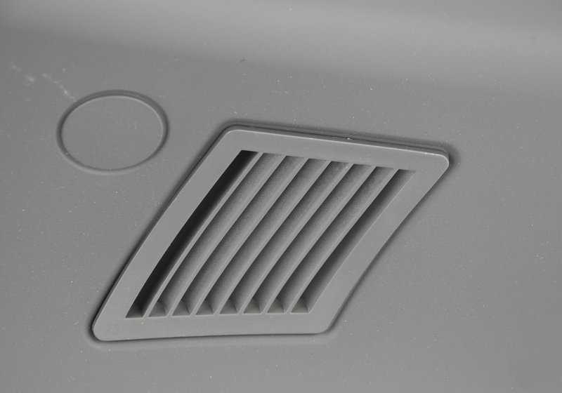 Panel lateral trasero izquierdo superior OEM 51437055403 para BMW Z4 E85. Original BMW.