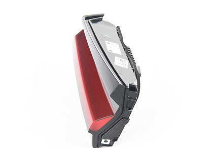 Piloto trasero derecho LED portón OEM 63218493820 para BMW F90, G30. Luz trasera original BMW.