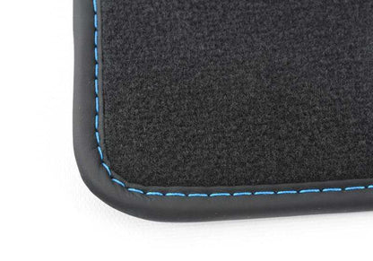 Juego de alfombrillas de terciopelo con ribete de cuero OEM 51477408649 para BMW i8 (I12). Original BMW.