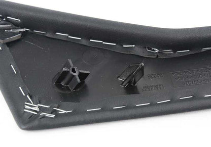 Cubierta lateral derecha de consola central en simil cuero negro OEM 51168399628 para BMW E36 y Z3. Pieza interior original BMW.