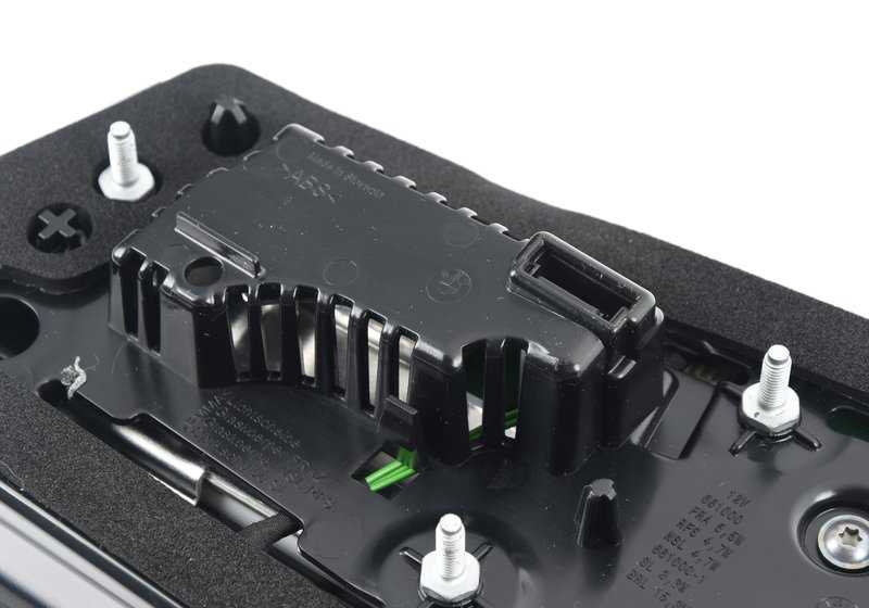 Luz trasera portón LED izquierda para BMW F90N, G30N. (OEM 63218493819). Original BMW.
