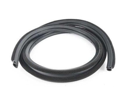 Protector de canto derecho OEM 51710032370 para BMW E30 {318i, 320i} todos los modelos compatibles. Pieza original BMW.