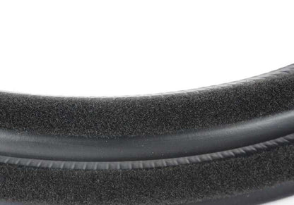 Protector de canto derecho OEM 51710032370 para BMW E30 {318i, 320i} todos los modelos compatibles. Pieza original BMW.
