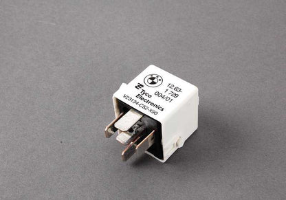 White relay OEM 61361729004 for BMW E30, E36, E28, E34, E39, E32, E38, E31, Z1, Z3. Original electrical replacement BMW. Ideal for electronic systems and engine and cabin relays.