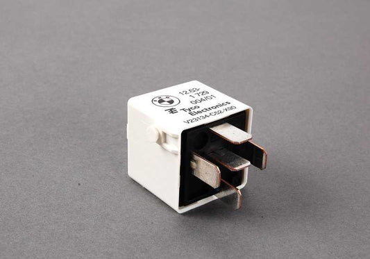 Relé blanco OEM 61361729004 para BMW E30, E36, E28, E34, E39, E32, E38, E31, Z1, Z3. Recambio eléctrico original BMW. Ideal para sistemas electrónicos y relés en motor y habitáculo.