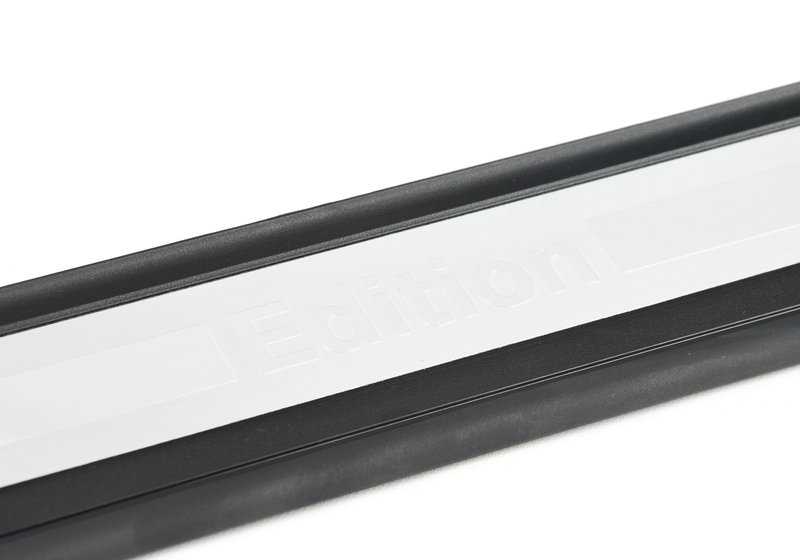 Embellecedor Umbral de Puerta Derecho Delantero OEM 51477255930 para BMW E90, E91. Original BMW.