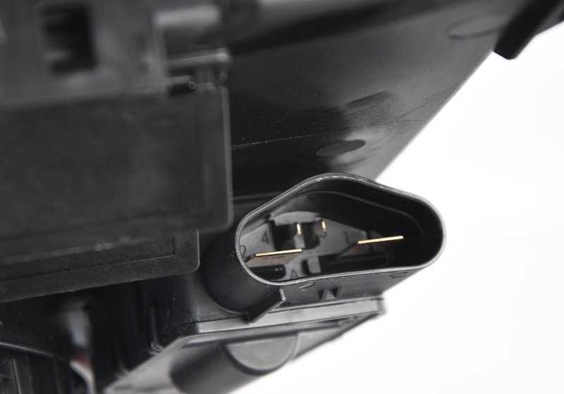 Carcasa con ventilador del radiador OEM 17427953399 para BMW G30, G31, G32, G11, G12, G14, G15, G16. Original BMW.