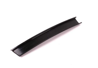 Embellecedor interior guía ventana derecha OEM 51348159882 para BMW E39. Original BMW.