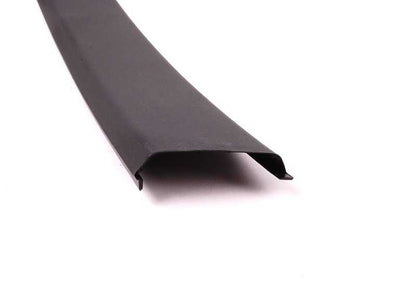 Embellecedor interior guía ventana derecha OEM 51348159882 para BMW E39. Original BMW.