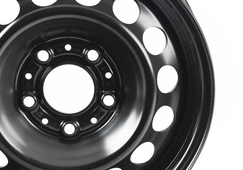 Llanta de acero negra Classic-Styling 15" OEM 36111095007 para BMW E36, Z3. Compatible con modelos con llantas de 15 pulgadas. Original BMW.